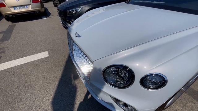 Jeune Conducteur 24 YEAR OLD BUYS New Bentley Continental GT W12 смотреть онлайн
