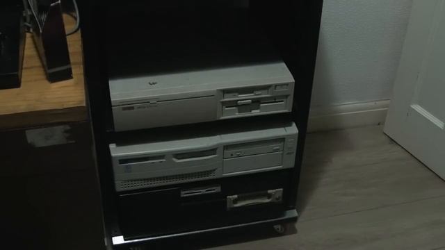 Using CRT monitors in my office, plus good news смотреть онлайн