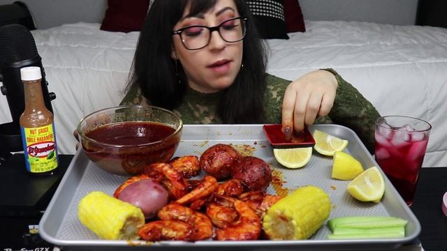 SPICY SHRIMP, CORN, POTATOES, BLOVES SAUCE | STORY TIME, 15 AND PREGNANT | EATING SHOW смотреть онлайн