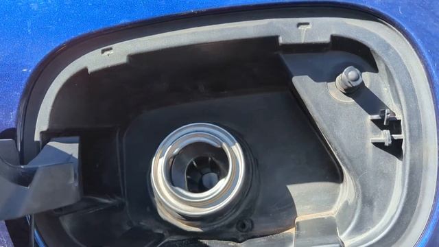 2018 Alfa Romeo Stelvio, fuel door removal. смотреть онлайн