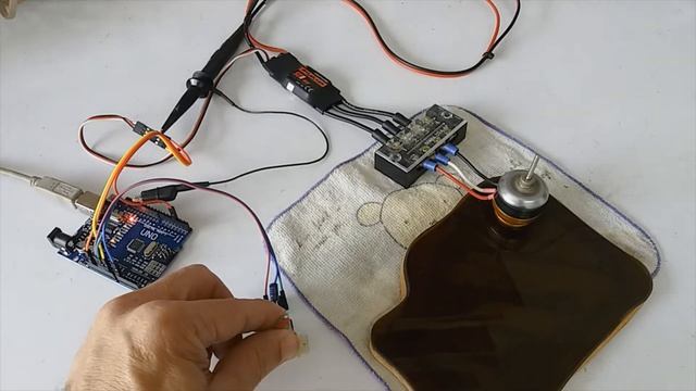 Basics RC BLDC Motor speed control by Arduino UNO смотреть онлайн