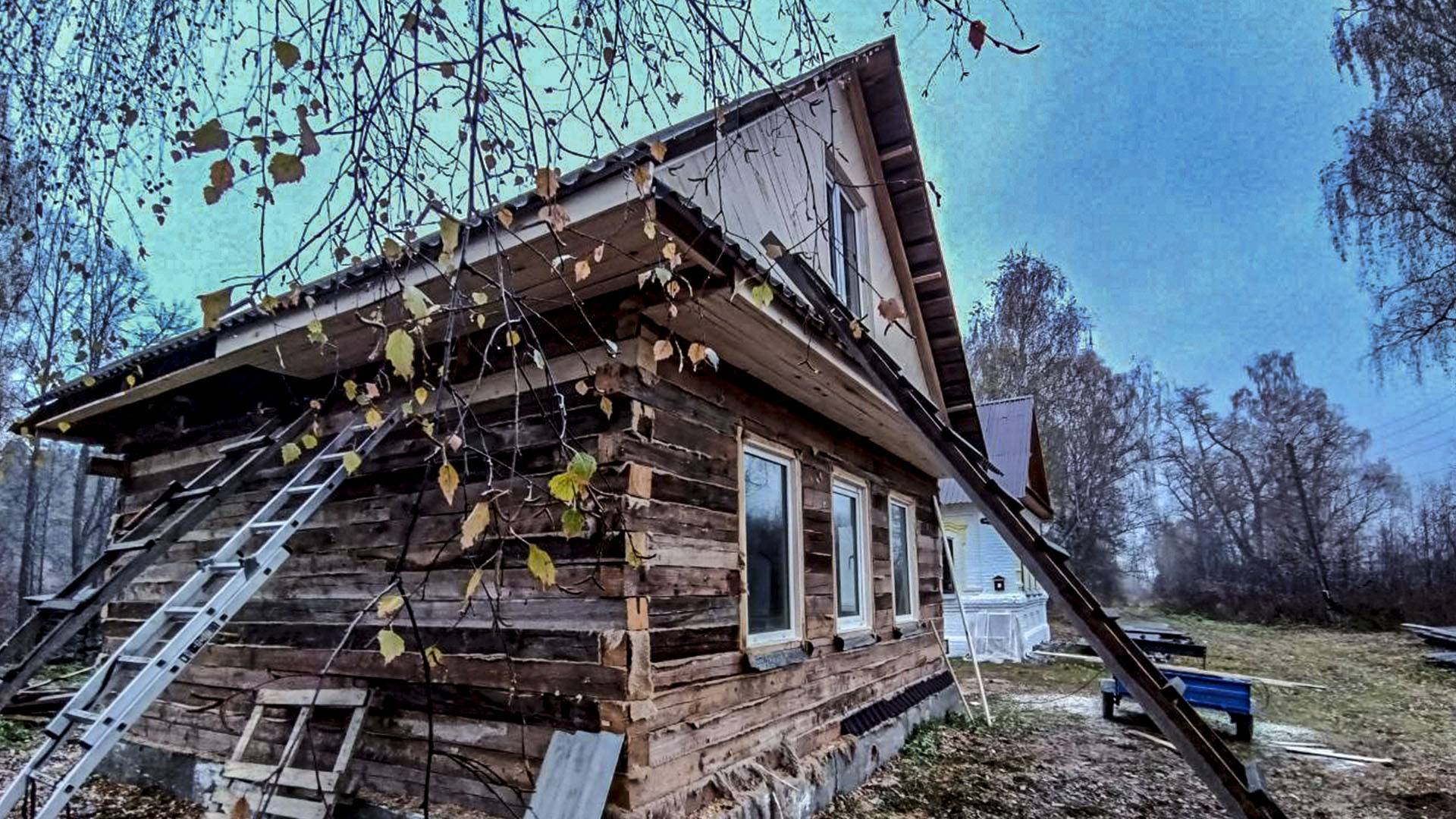 Хуторская мастерская начала обретать законченный вид. Последние работы перед дождями смотреть онлайн