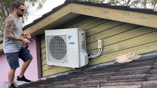How to clean a Ductless Mini Split yourself without a professional setup. смотреть онлайн