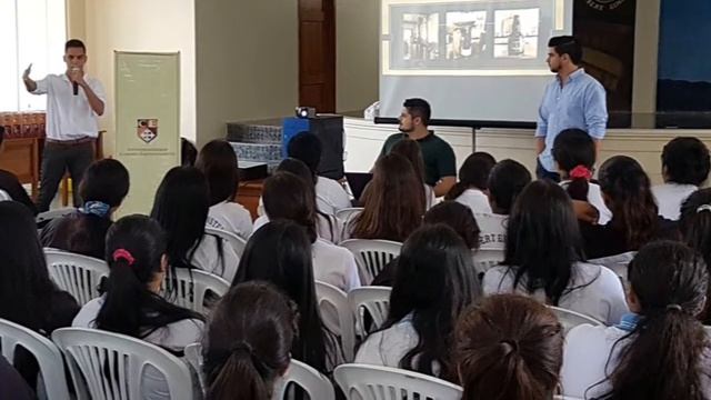 Visitas a colegio: Albert Einstein (Milagro) смотреть онлайн