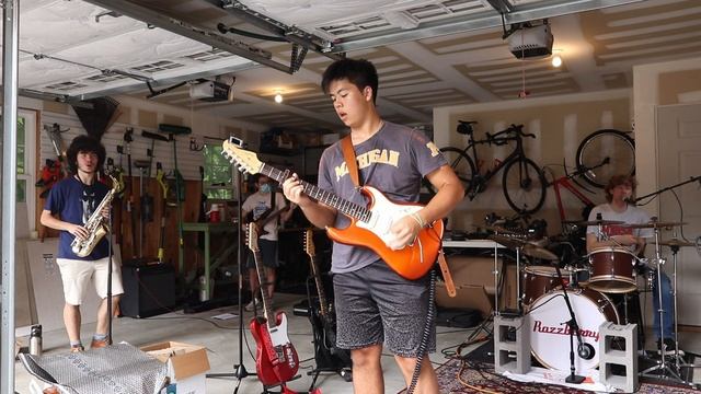Razzberry: Live from the Garage // 8.1.2020 смотреть онлайн