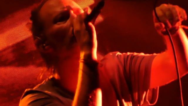 RADIOHEAD - A Wolf At The Door [Black & Blood] Live [4K] 2018 North American Tour смотреть онлайн