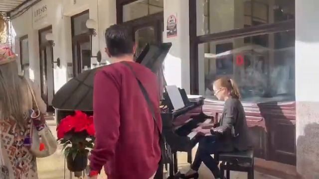 Julia Vicent at Ibiza’s street performance - Ebusus Christmas 2022 смотреть онлайн