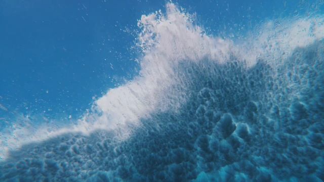 Mac OS Sonoma Screen Saver (Tahiti Coast)