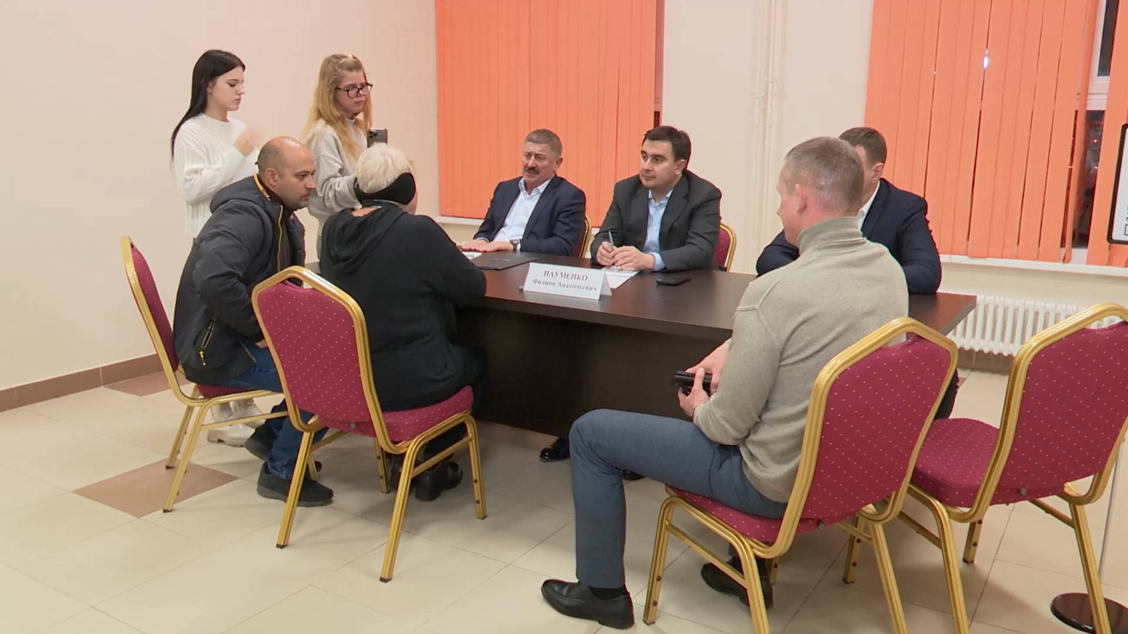 В Реутове встретились с жителями в формате выездной администрации 17.10.2024 смотреть онлайн