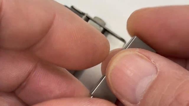 Feinjustierung der Schließe des Bluestein Titan Armbandes für die Apple Watch Ultra смотреть онлайн