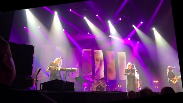 "Little Lies" (Live 2019) - Rumours of Fleetwood Mac смотреть онлайн