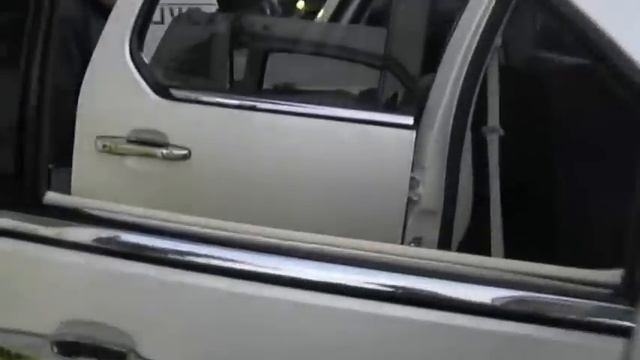 Cadillac Escalade installing subwoofer смотреть онлайн