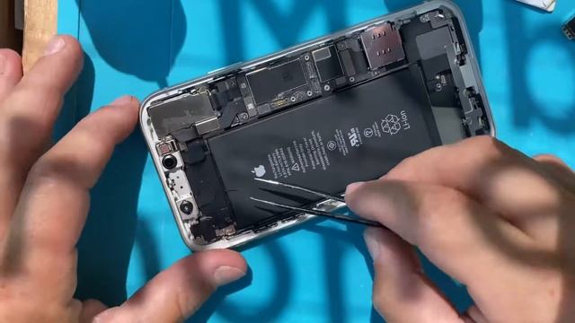 How to remove an iPhone 11 battery without torn adhesive strips смотреть онлайн