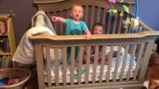 Dillon Harper monkeys in the bed смотреть онлайн