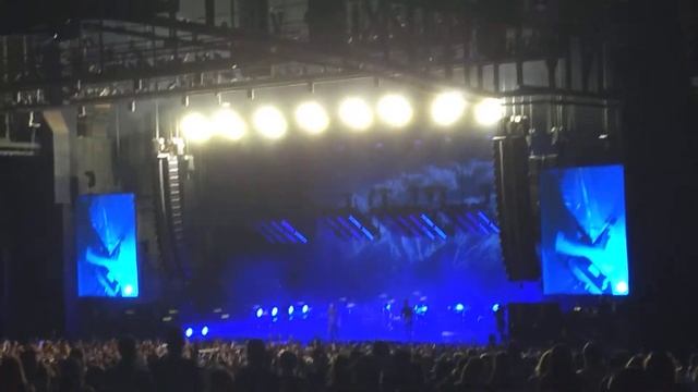 Dierks Bentley The Mountain Intro and I Hold On смотреть онлайн
