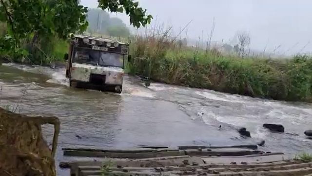 Land rover 101 river crossing. смотреть онлайн