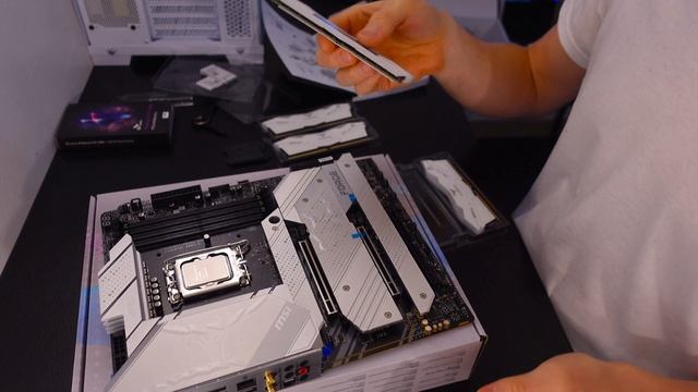 HOW TO INSTALL DDR5 RAM - Guide to Build A Gaming PC 2 смотреть онлайн