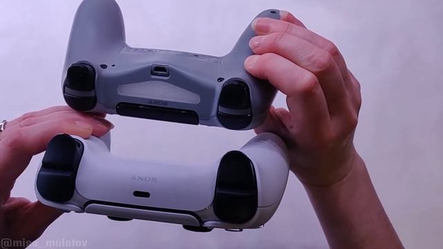 Comparing the DualSense, Dualshock 4, their Controller Docks and Thumb Grips. смотреть онлайн