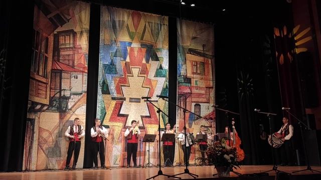 Фолклорен концерт на учениците от НУФИ "Филип Кутев" - Котел 4, в зала Сливен смотреть онлайн