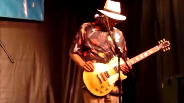 HUBERT SUMLIN - "Walking Thru The Park"/"Little Red Rooster") Hudson River Park, NYC 8-28-05) смотреть онлайн