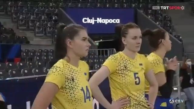 Avrupa Voleybol Şampiyonası Türkiye Ukrayna Maçında Hakem Bayıldı смотреть онлайн