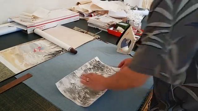 Dry mounting a sumi painting on rice paper to a silk scroll using silicone paper смотреть онлайн