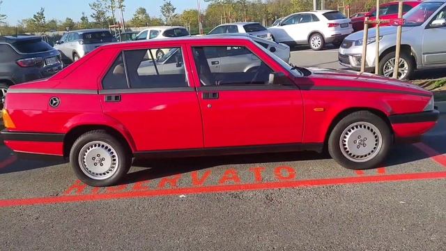 Alfa Romeo 75 3.0 V6 and 75 2.5 V6 Iniezione Quadrifoglio Verde смотреть онлайн