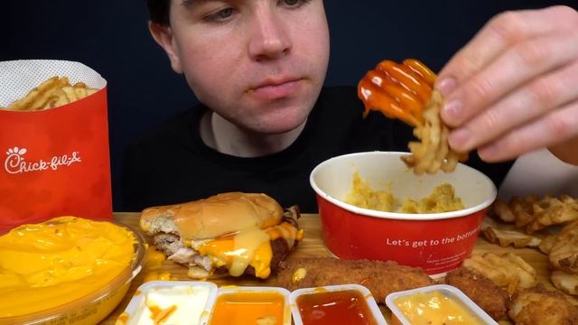 ASMR MUKBANG CHICK-FIL-A CRISPY CHICKEN BURGERS, FRIES, MAC N CHEESE, NUGGETS | WITH CHEESE смотреть онлайн
