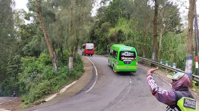 MOBIL UNIK DAIHATSU PAJERO MELINTAS DI TANJAKAN SIKUT BROMO смотреть онлайн