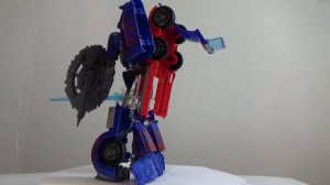 Трансформер Оптимус Прайм