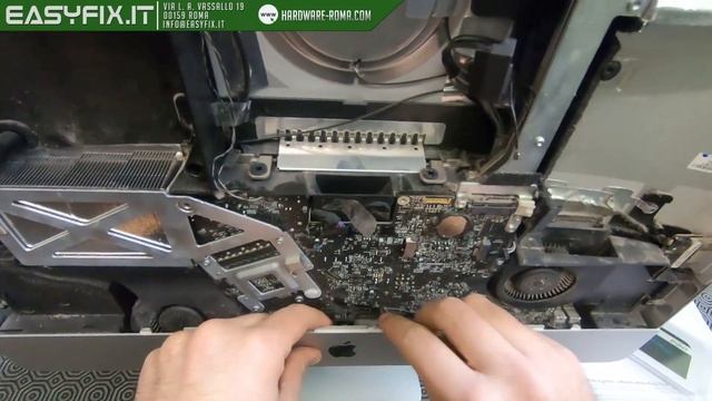 Cambio pasta termica, aggiunta SSD e manutenzione su Imac 27 pollici del 2011 in prima persona смотреть онлайн