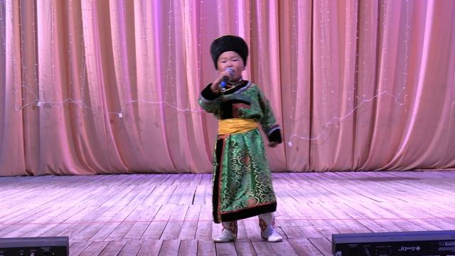 Песня "Би томо болооб" Балданов Буян смотреть онлайн