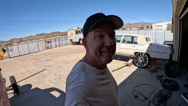 1987 Cadillac Fleetwood Brougham sitting on 26's. Lake Havasu City, AZ. Crash! Customs смотреть онлайн