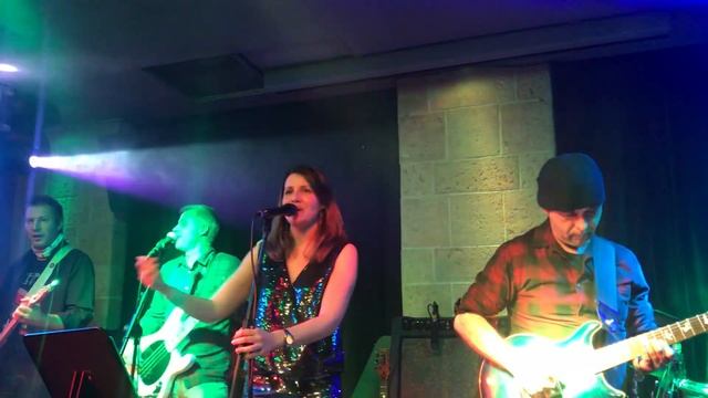 CADILLAC SOLITARIO COVER BY RESILENCIE смотреть онлайн