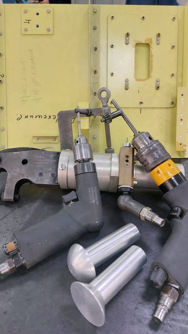 ЛА 22 удар клепка. Учебная практика