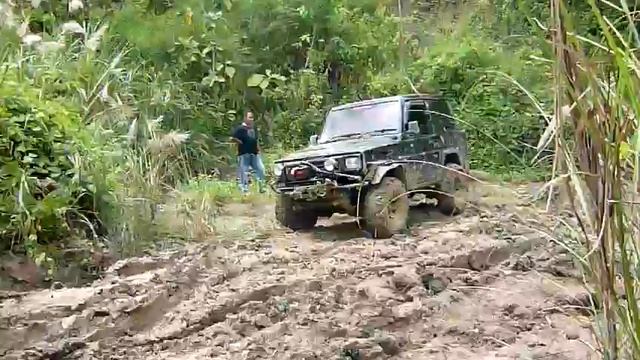 Daihatsu Taft Stucked @ Buah 2.mp4 смотреть онлайн