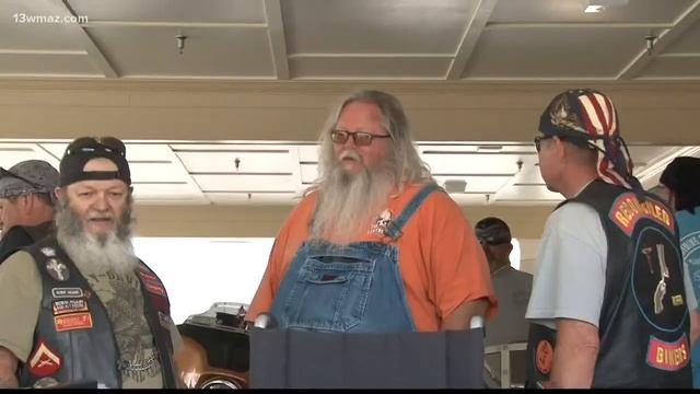 Bikers lead Robert 'Lil Man' Davis' funeral procession смотреть онлайн