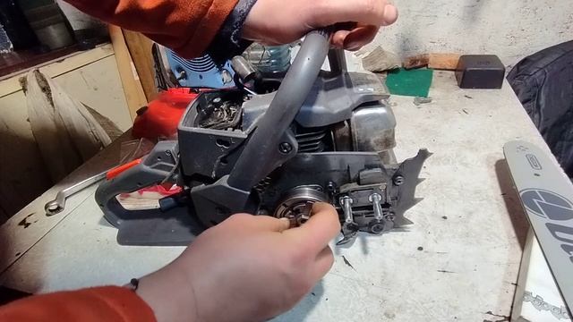 Заміна зірочки та ріжучої гарнітури на мотопилі OleoMac gs 41 смотреть онлайн