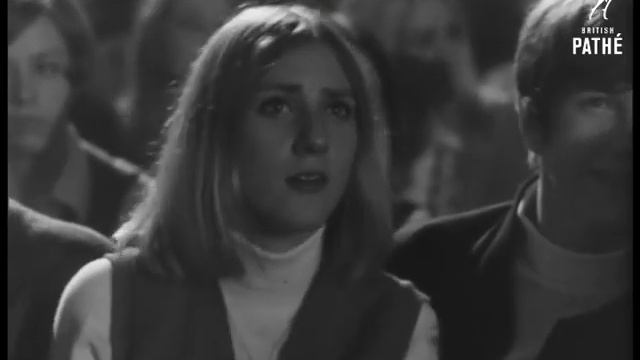 Bee Gees - Live In Hamburg And Filming With Massachusetts (1968)