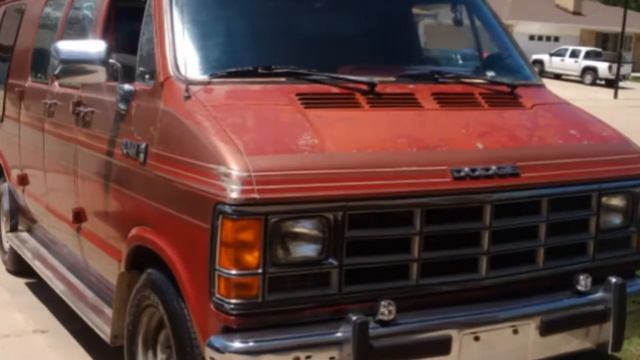 B250 Dodge Ram Van смотреть онлайн