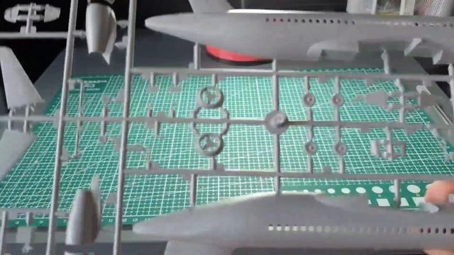 Zvezda 1:144 Sukhoi Superjet 100 model unboxing & review/kutu açılımı ve incelemesi. смотреть онлайн