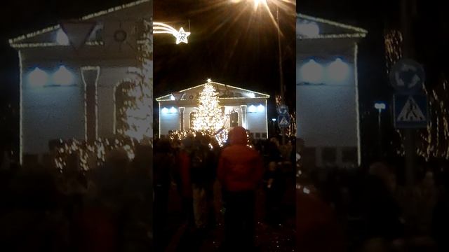 еще елочка на драмтеатре мариуполь вчера 1 января 2021 смотреть онлайн