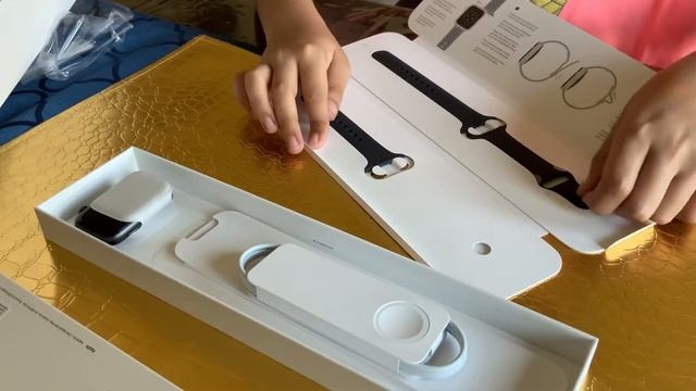 Apple Watch Series 6 Unboxing - Dubai Butterfly Diaries смотреть онлайн