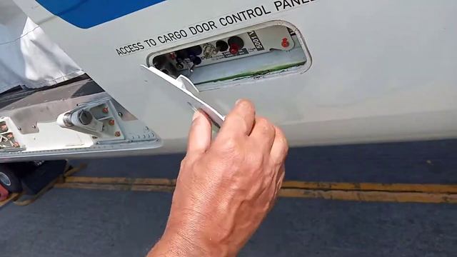 ATR 72-600 Cargo Door Operation Forward