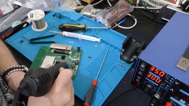 BYTE SIZED: YiHua 853D First Test смотреть онлайн