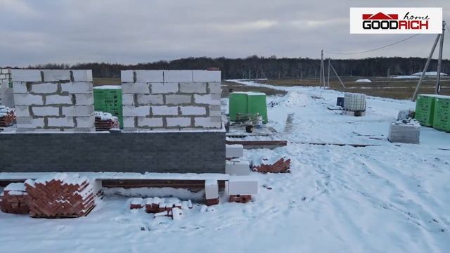 Возведение стен из газосиликатного блока в облицовке гиперпрессованным кирпичом