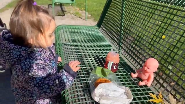 Лори ищет лялю и гуляет👧🏻 смотреть онлайн
