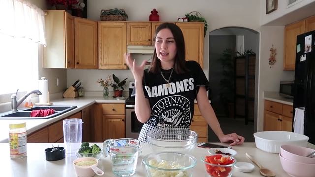 READING MEAN ASSUMPTIONS!! (Vegan Mac & Cheese) смотреть онлайн
