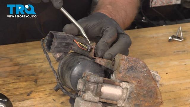 How to Replace Air Ride Suspension Compressor 2007-2014 Cadillac Escalade ESV смотреть онлайн