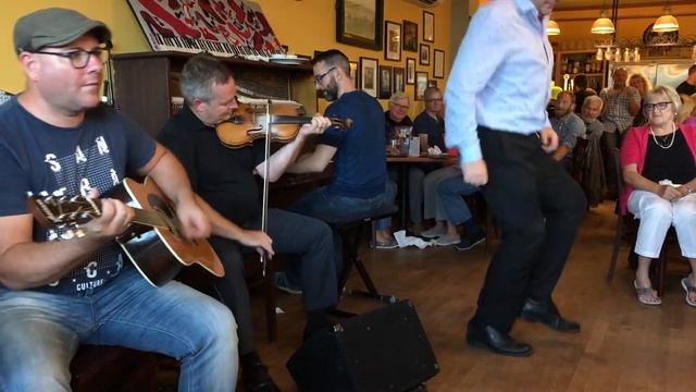 Red Shoe Pub: Rodney MacDonald, fiddle; Mac Morin, piano; Patrick Gillis, guitar - Finale смотреть онлайн